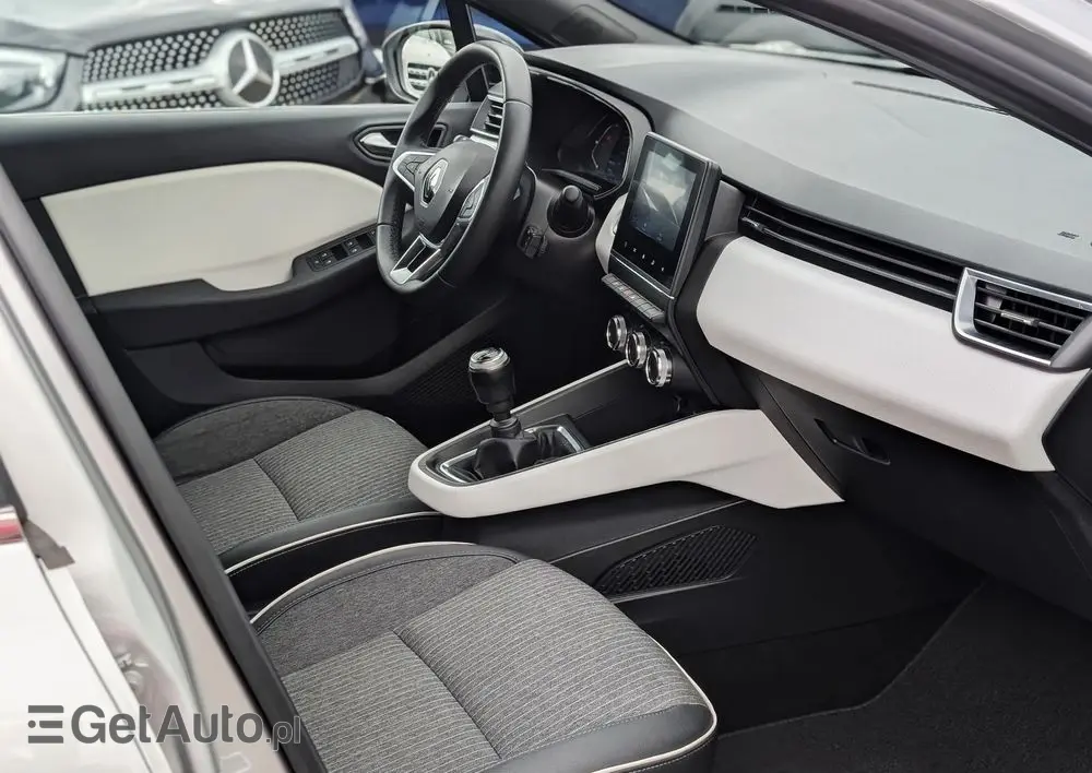 RENAULT Clio TCe 90 TECHNO