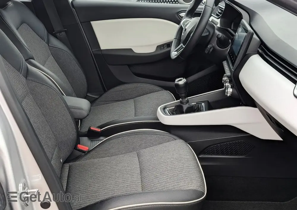 RENAULT Clio TCe 90 TECHNO