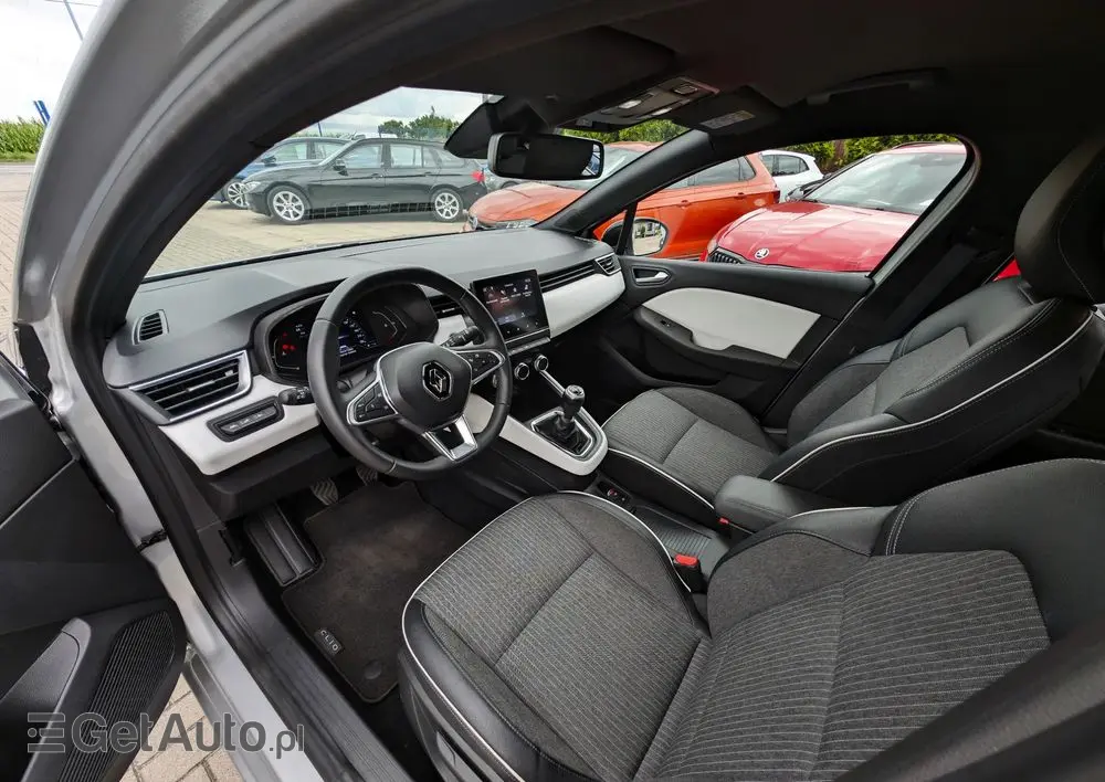 RENAULT Clio TCe 90 TECHNO