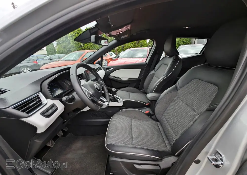 RENAULT Clio TCe 90 TECHNO