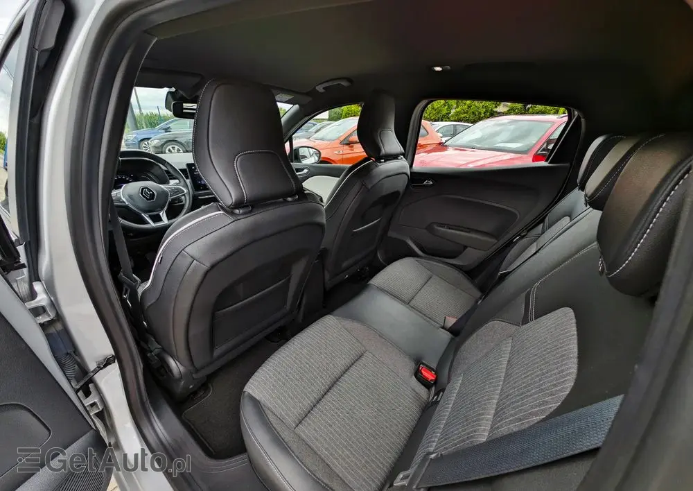 RENAULT Clio TCe 90 TECHNO