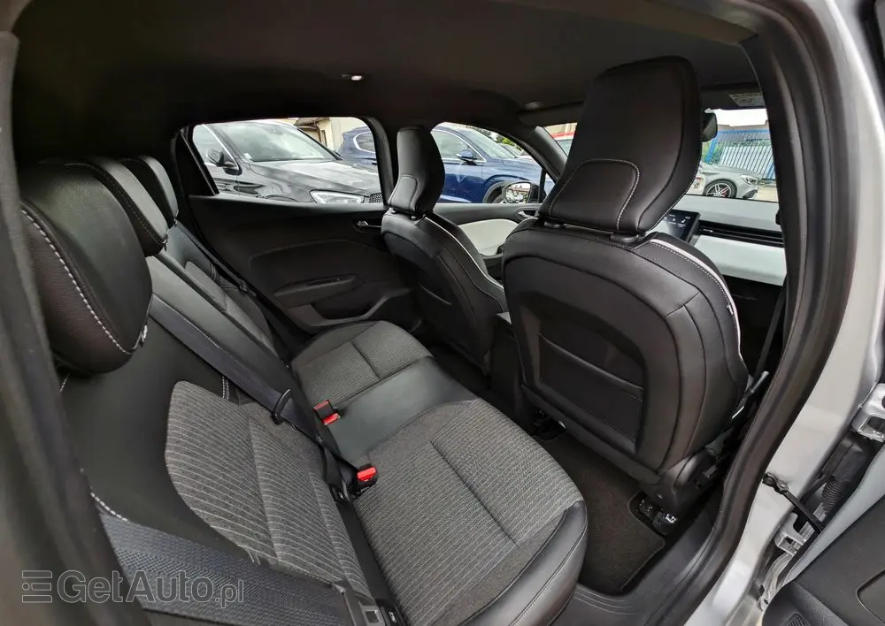 RENAULT Clio TCe 90 TECHNO