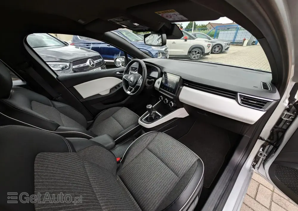 RENAULT Clio TCe 90 TECHNO