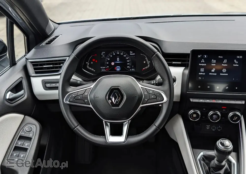 RENAULT Clio TCe 90 TECHNO