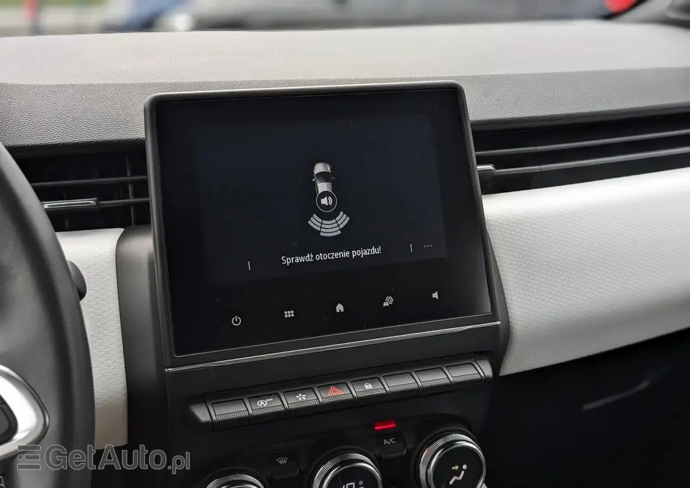 RENAULT Clio TCe 90 TECHNO