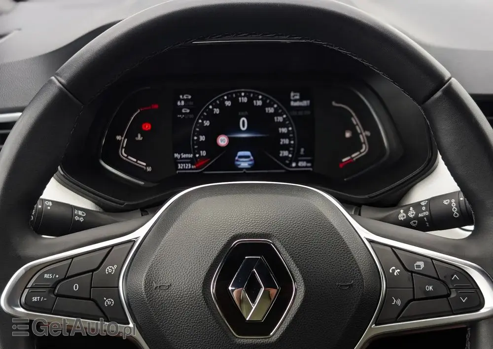 RENAULT Clio TCe 90 TECHNO