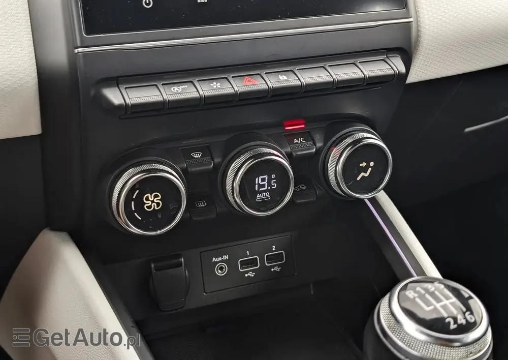 RENAULT Clio TCe 90 TECHNO