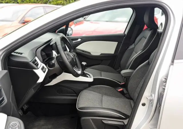 RENAULT Clio TCe 90 TECHNO