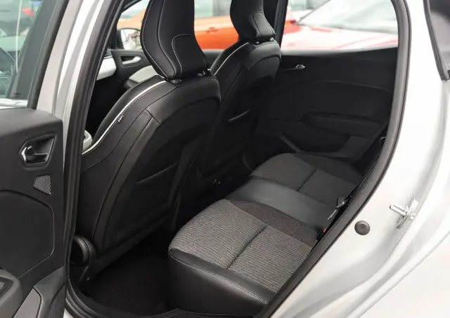 RENAULT Clio TCe 90 TECHNO