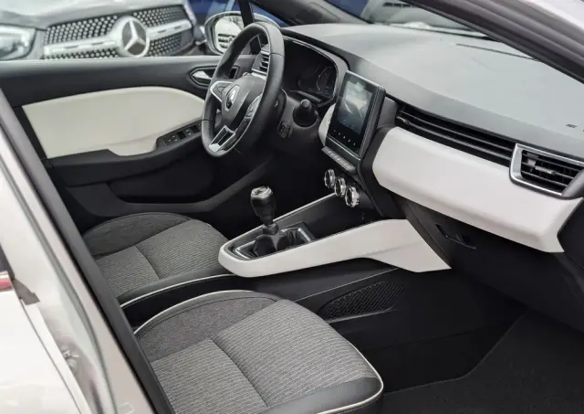 RENAULT Clio TCe 90 TECHNO