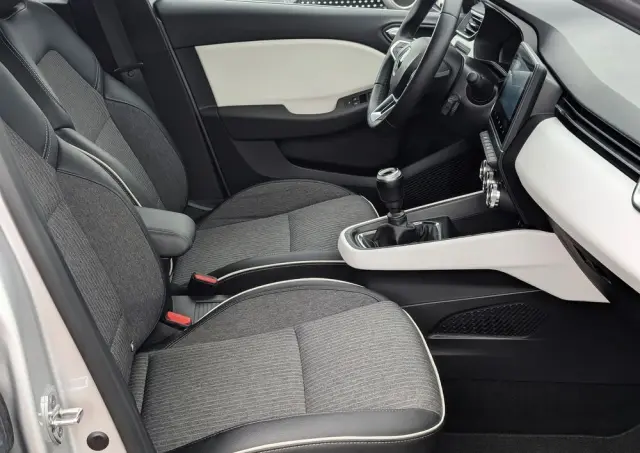 RENAULT Clio TCe 90 TECHNO