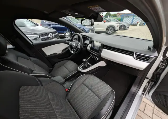 RENAULT Clio TCe 90 TECHNO