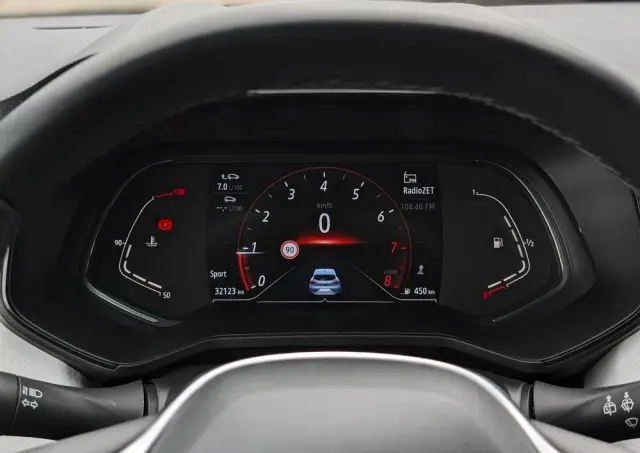 RENAULT Clio TCe 90 TECHNO