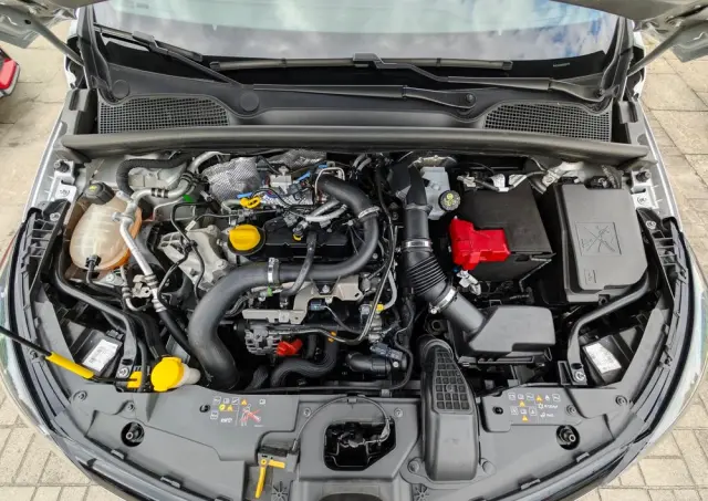 RENAULT Clio TCe 90 TECHNO