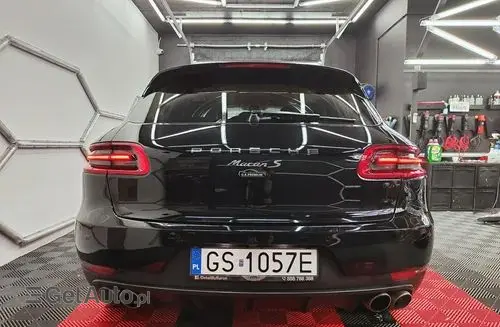 PORSCHE Macan 
