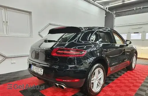 PORSCHE Macan 