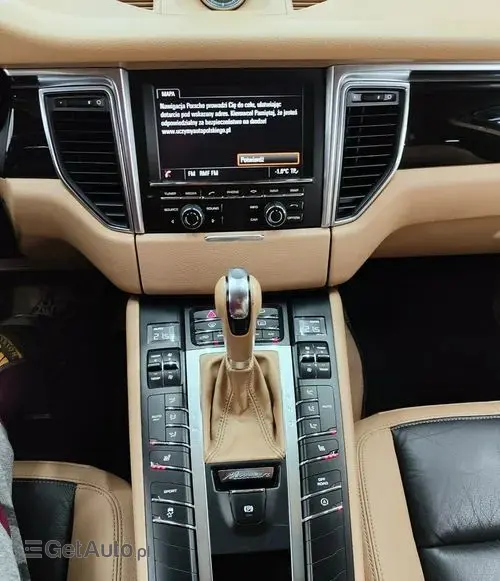 PORSCHE Macan 