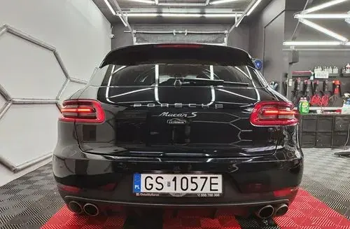 PORSCHE Macan 
