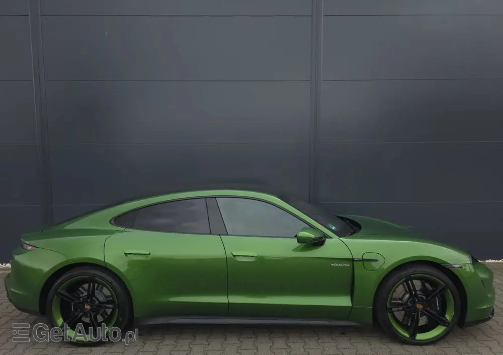 PORSCHE Taycan Turbo