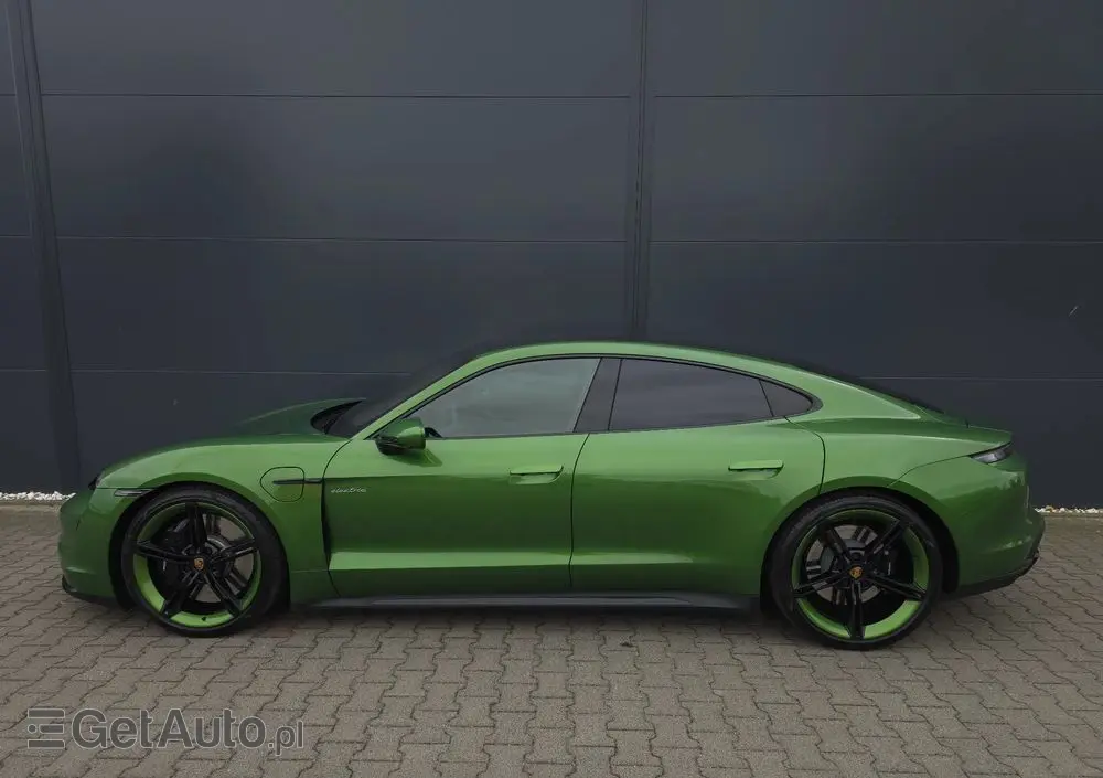 PORSCHE Taycan Turbo