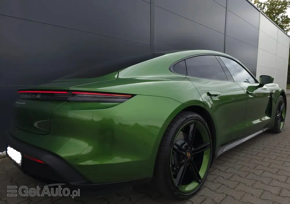 PORSCHE Taycan Turbo