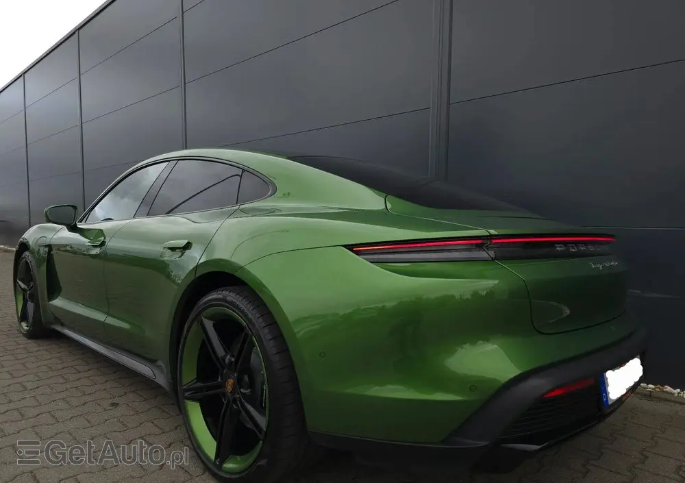PORSCHE Taycan Turbo