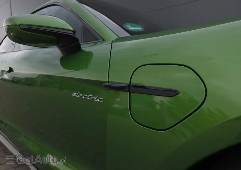 PORSCHE Taycan Turbo