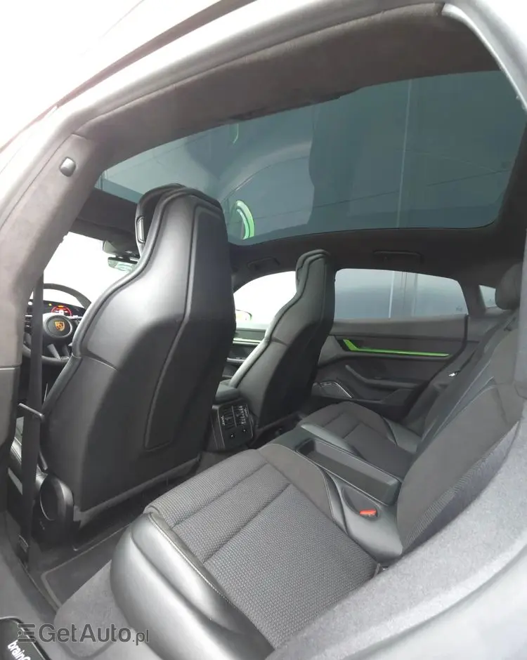 PORSCHE Taycan Turbo