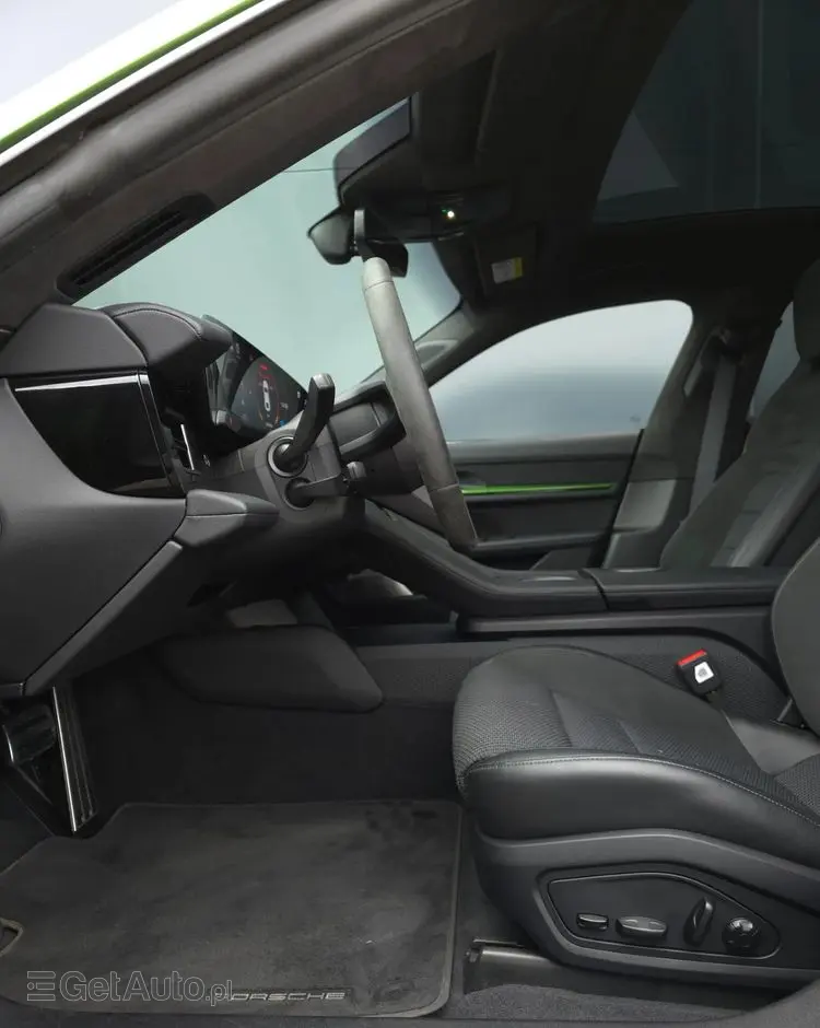 PORSCHE Taycan Turbo