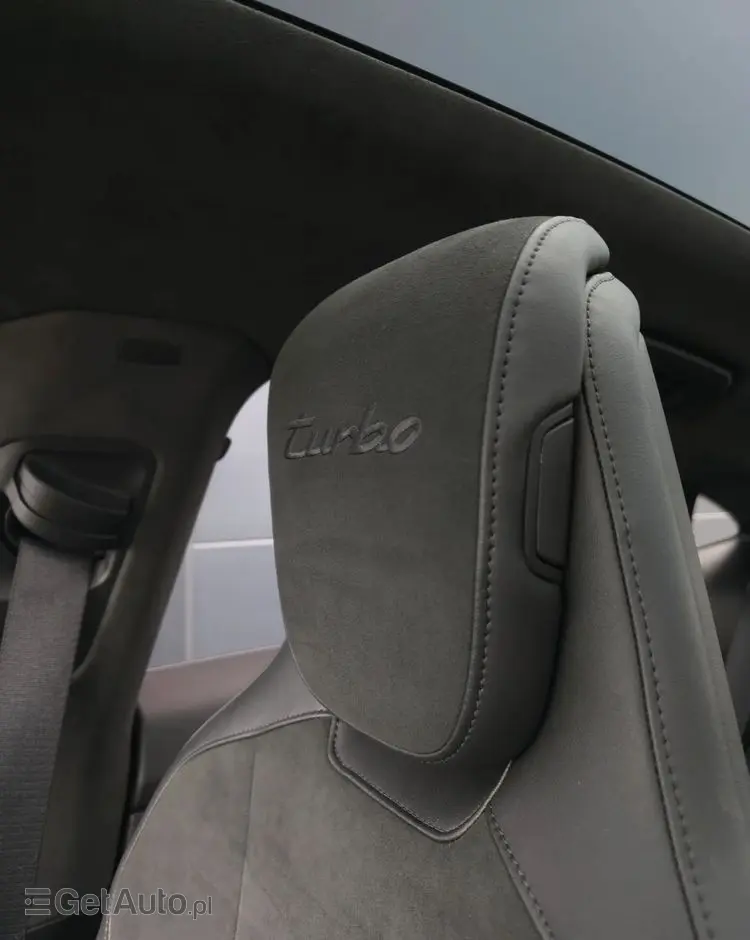 PORSCHE Taycan Turbo