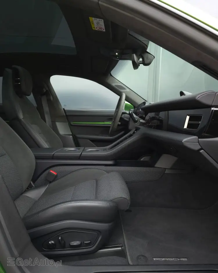 PORSCHE Taycan Turbo