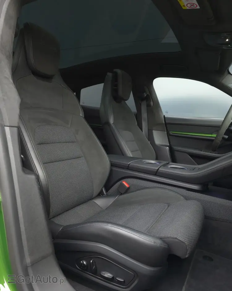 PORSCHE Taycan Turbo