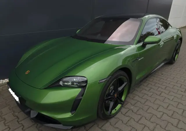 PORSCHE Taycan Turbo