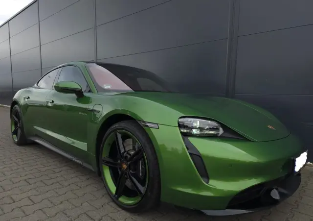PORSCHE Taycan Turbo
