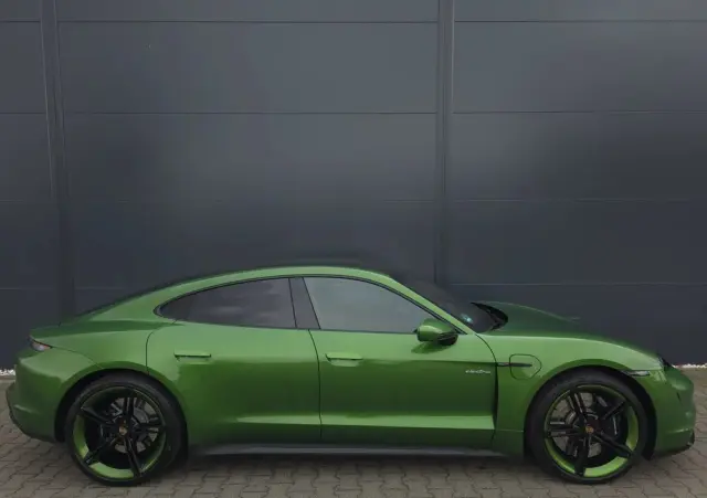 PORSCHE Taycan Turbo