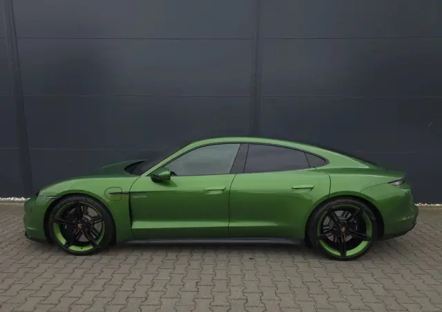 PORSCHE Taycan Turbo