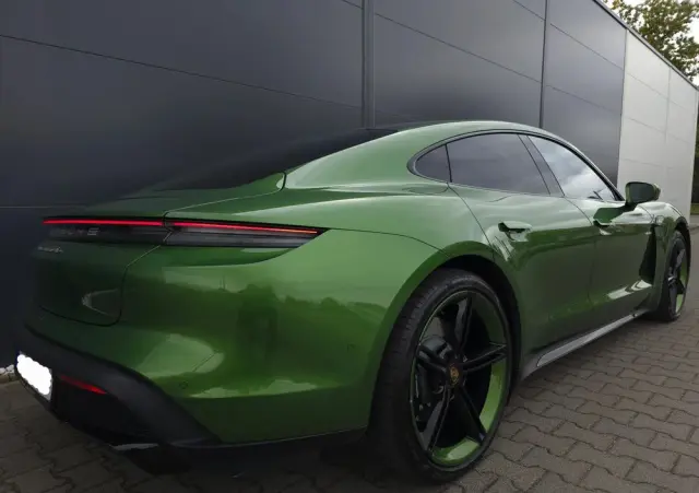 PORSCHE Taycan Turbo