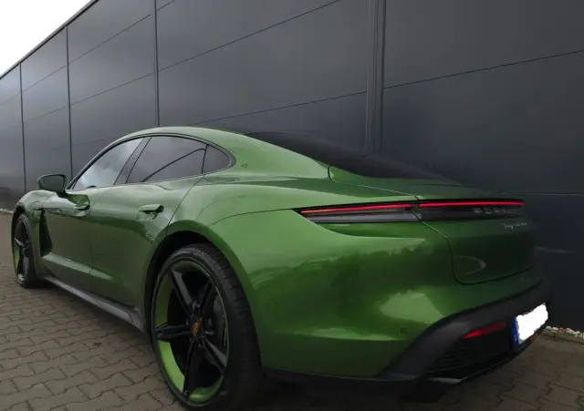 PORSCHE Taycan Turbo