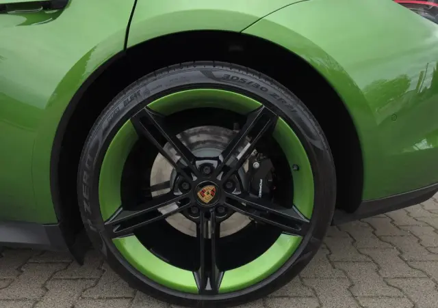 PORSCHE Taycan Turbo