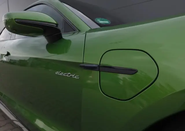 PORSCHE Taycan Turbo