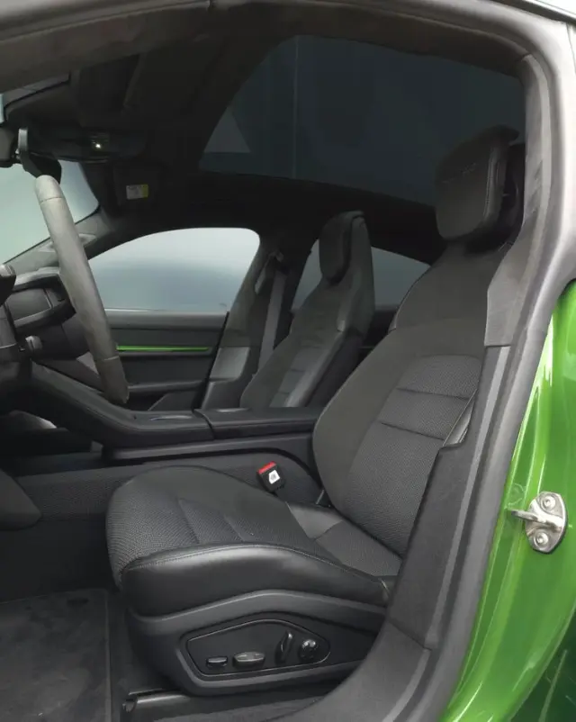 PORSCHE Taycan Turbo