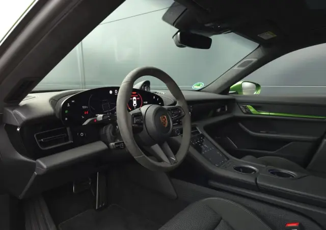 PORSCHE Taycan Turbo