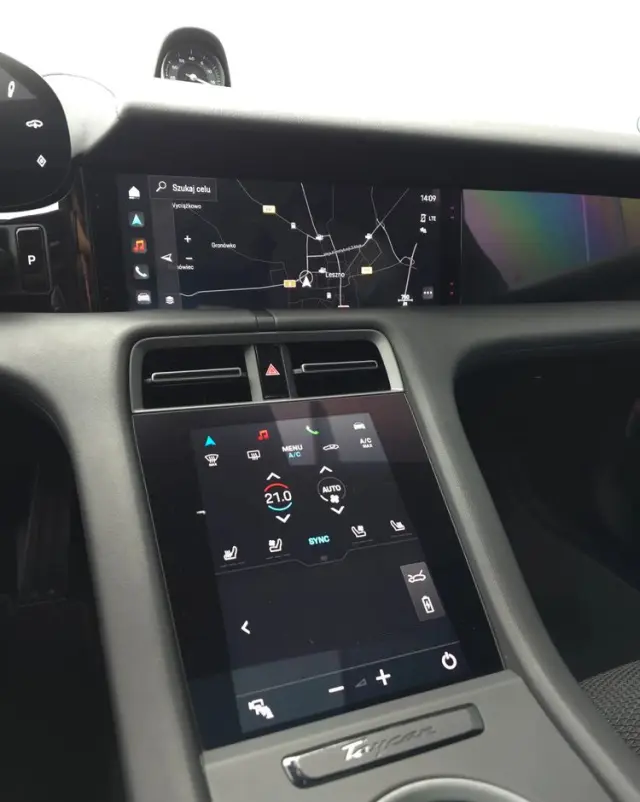 PORSCHE Taycan Turbo