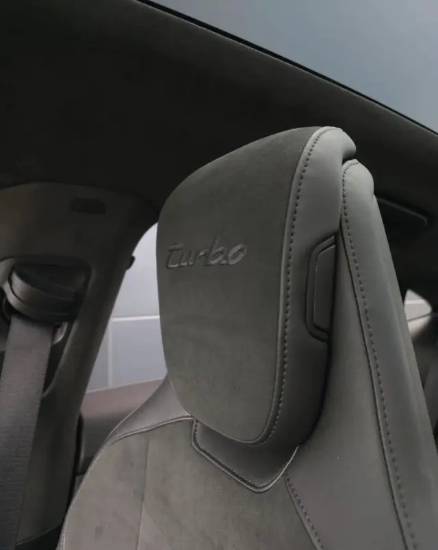 PORSCHE Taycan Turbo