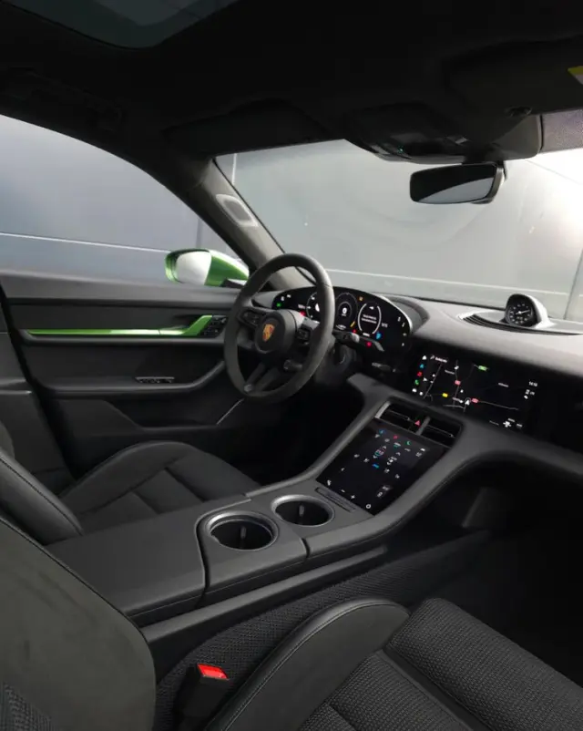 PORSCHE Taycan Turbo