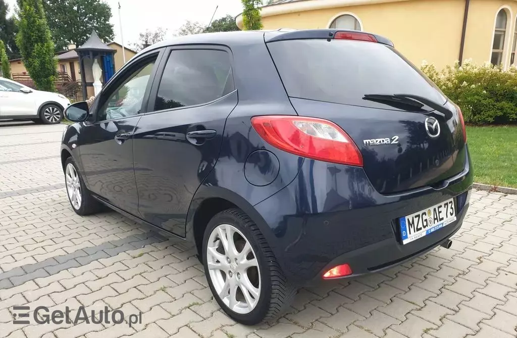 MAZDA 2 
