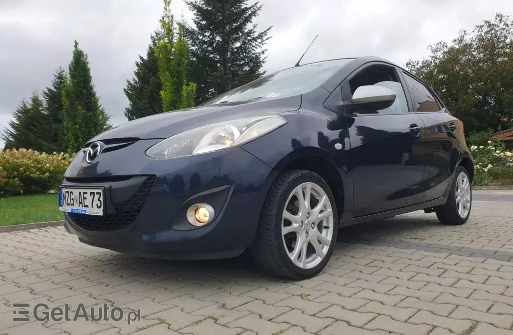 MAZDA 2 