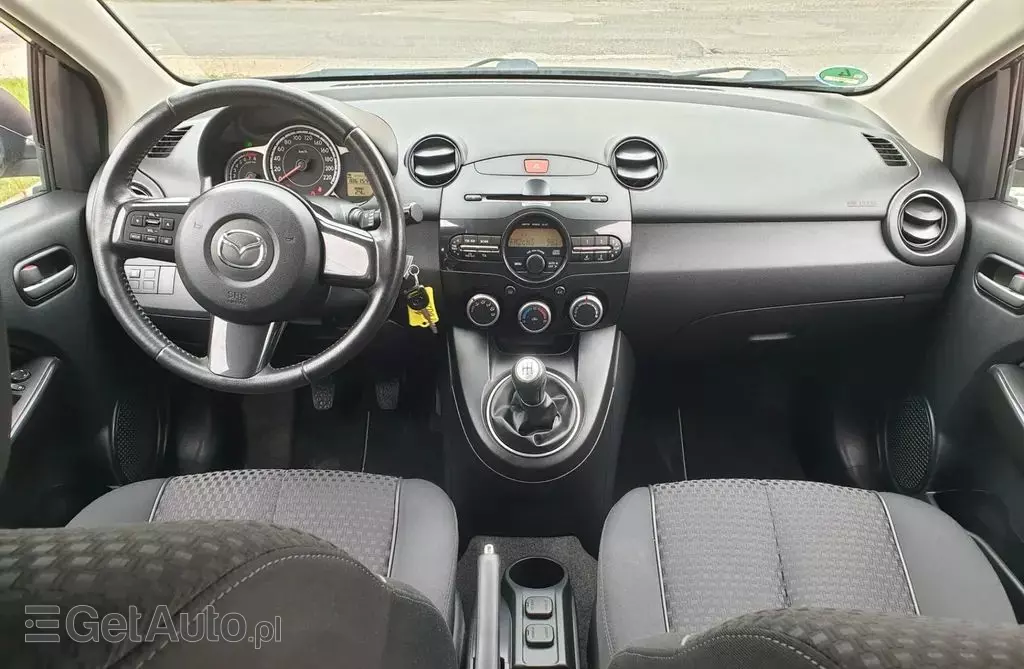 MAZDA 2 