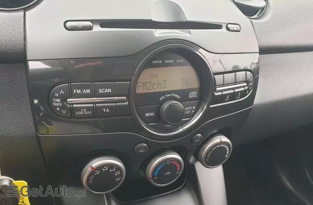 MAZDA 2 