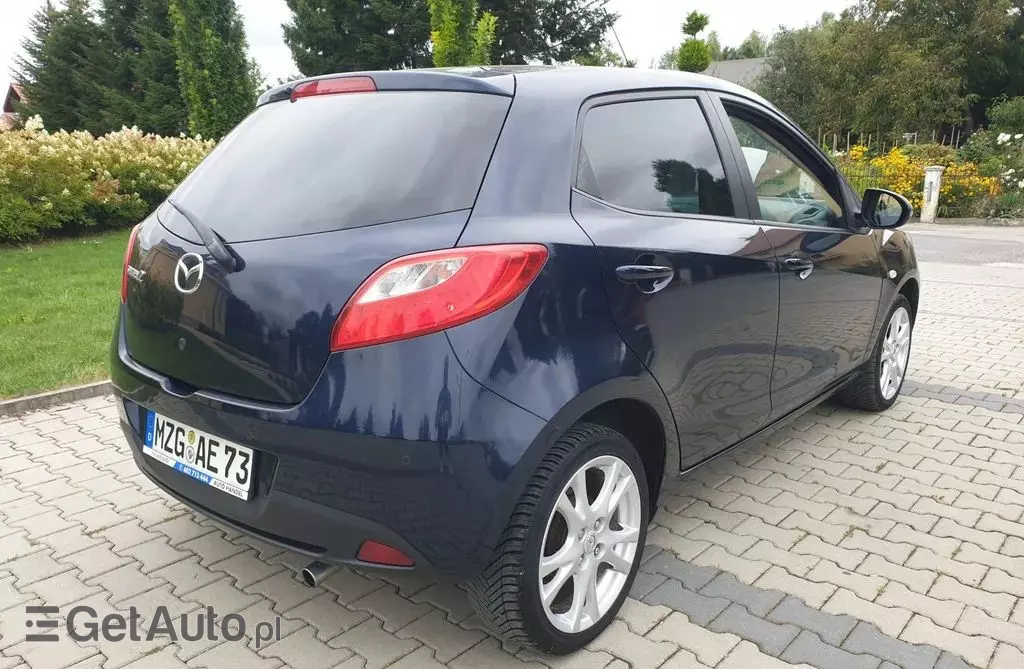 MAZDA 2 